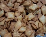 पाकाचे कडक शंकरपाळे (Pakache Kadak Shankarpale Recipe In Marathi) रेसिपी स्टेप 6 फोटो 