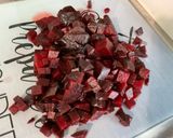 Une image de l'étape 1 de Salade de betteraves rouges au riz jaune, fonds d’artichauts et ricotta.
