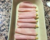 Foto del paso 2 de la receta: Espárragos envueltos con jamón y queso gratinado