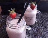 A picture of step 3 of Strawberry Oatmeal Smoothie.