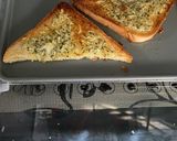 Foto langkah ke 3 dari resep Simple Garlic Bread.