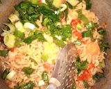 A picture of step 4 of Extraordinary noodles.