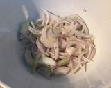 Une image de l'étape 8 de Salade marinée de pommes de terre, patates douces violettes, harengs, tomates et poivron.