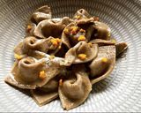 Foto del passaggio 4 della ricetta Cappelletti di caffè ai carciofi
