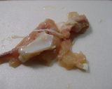 Foto del paso 1 de la receta: Bombones de pollo al curry  envueltos en panceta caramelizada