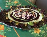 Une image de l'étape 12 de Salade composée laitue, concombre, betteraves et olives.