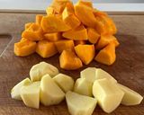 Une image de l'étape 1 de Soupe potimarron et pommes de terre.