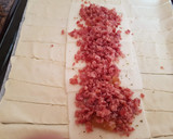 Foto del paso 4 de la receta: Hojaldre con queso de cabra, membrillo, jamón y semillas