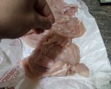 Foto del paso 3 de la receta: Filetes de pollo empanados con salsa de pimientos del Piquillo