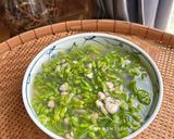 Hình bước làm 2 của món Canh Hến Nấu Hoa Thiên Lý