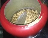 A picture of step 1 of Amritsari chole.