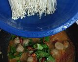Foto langkah ke 7 dari resep Enoki tumis pedas.