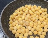 A picture of step 1 of Make tinned chickpeas better!.