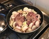 Foto del paso 3 de la receta: Pollo al vino tinto