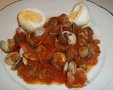 Foto del paso 10 de la receta: Almejas frescas encebolladas con salsa de tomate