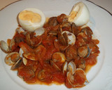 Foto del paso 10 de la receta: Almejas frescas encebolladas con salsa de tomate