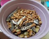 Foto langkah ke 1 dari resep Ikan Asin Super Pedas Manis.
