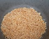 Foto langkah ke 4 dari resep Martabak mie.