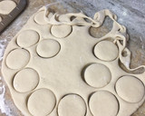 Foto del paso 3 de la receta: Alfajores de maicena sin manteca