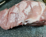 Foto del paso 1 de la receta: Cabeza de lomo de cerdo en su jugo con verduras (olla express)