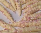 Foto langkah ke 4 dari resep Kue semprit maizena.