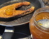 Foto del paso 4 de la receta: Salmón con salsa de soja y mermelada de naranja amarga