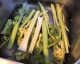 Une image de l'étape 1 de Gratin de céleri branche au parmesan et crème d anchois.