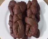 Foto langkah ke 6 dari resep Donat Kepang Pisang Cokelat (eggless dan no ulen).
