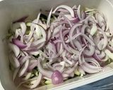 Une image de l'étape 6 de Aubergine blanche et courgette à l'oignon rouge et marinade.
