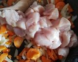 Foto del paso 3 de la receta: Pollo Arvejado con papitas fritas