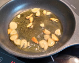 Foto del paso 2 de la receta: Lubina a la vasca