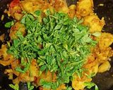A picture of step 4 of Aloo methi matar ki sabzi.