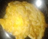 Foto langkah ke 3 dari resep Telur Dadar Tepung Pedas.