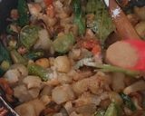 Foto langkah ke 4 dari resep Oseng kikil lombok ijo.