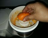 A picture of step 1 of Orange strawberry smoothy.