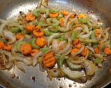 A picture of step 4 of Bistec Suizo.