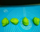 Foto langkah ke 5 dari resep Roti Kukus Pandan.