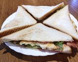 A picture of step 2 of Egg and Luncheon Meat Sandwich.
