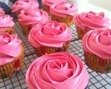 Foto langkah ke 10 dari resep Vanilla Cupcakes Lembut.