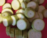 A picture of step 2 of Zucchini with chicken.