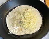 صورة لخطوة 1 من وصفة كاساديا الجبنCheese Quesadilla