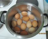 A picture of step 2 of Easter eggs with cold dye.
