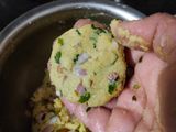 लेफ्ट ओवर पोहा डोनट्स(left over poha doughnut recipe in hindi)