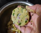 लेफ्ट ओवर पोहा डोनट्स(left over poha doughnut recipe in hindi) रेसिपी चरण 2 फोटो