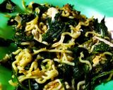 Foto langkah ke 4 dari resep Mie goreng daun katu.