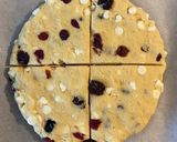 Foto del paso 7 de la receta: “SCONES” con frutos rojos y chips de chocolate blanco!!