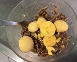 Une image de l'étape 9 de Œufs farcis aux sardines, tomate et épices, câpres et endive italienne.