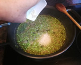 Foto del paso 7 de la receta: Merluza en salsa con guisantes