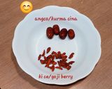 Foto langkah ke 1 dari resep Ayam Kukus dengan Kurma Merah dan Goji Berry.