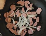 Foto del paso 2 de la receta: Huevo revuelto con mostaza y salchicha
